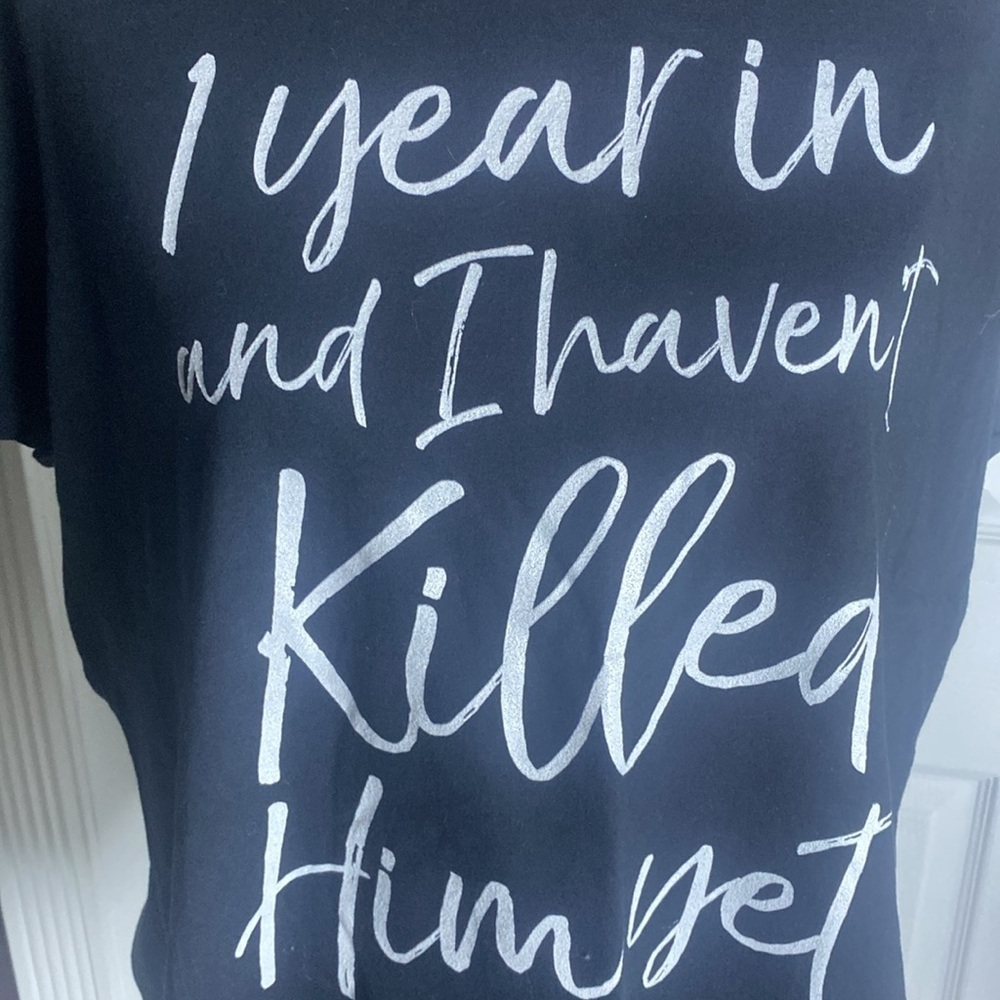 1 Year In And I Haven’t Killed Him Yet Women’s Black FUNNY Graphic Tee sz XL NWT - Picture 2 of 3